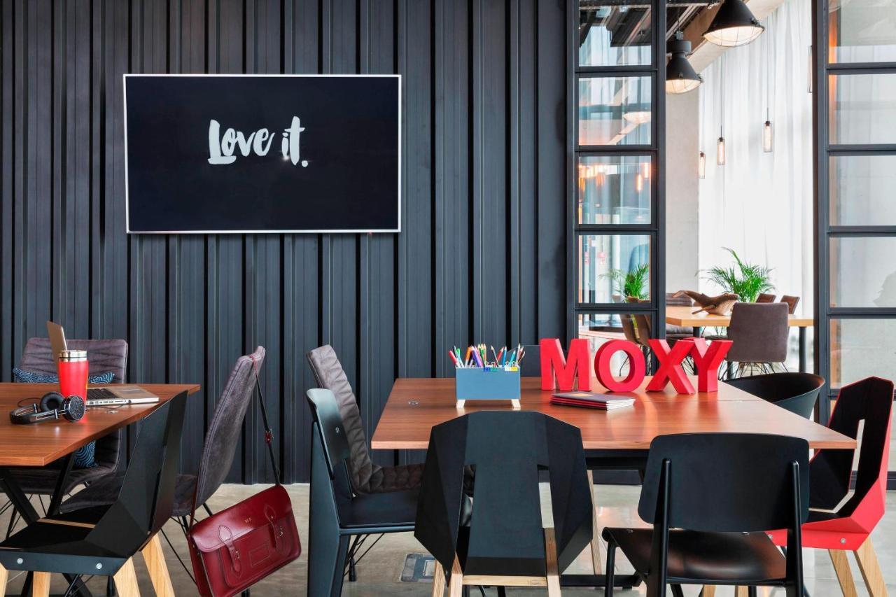 Moxy Katowice Airport Hotel Pyrzowice Exterior photo