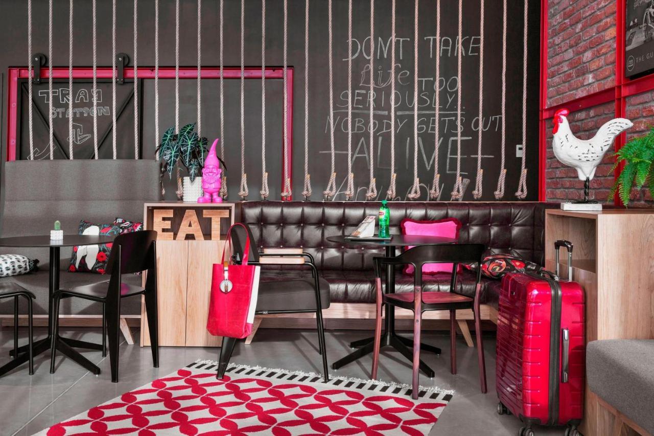 Moxy Katowice Airport Hotel Pyrzowice Exterior photo