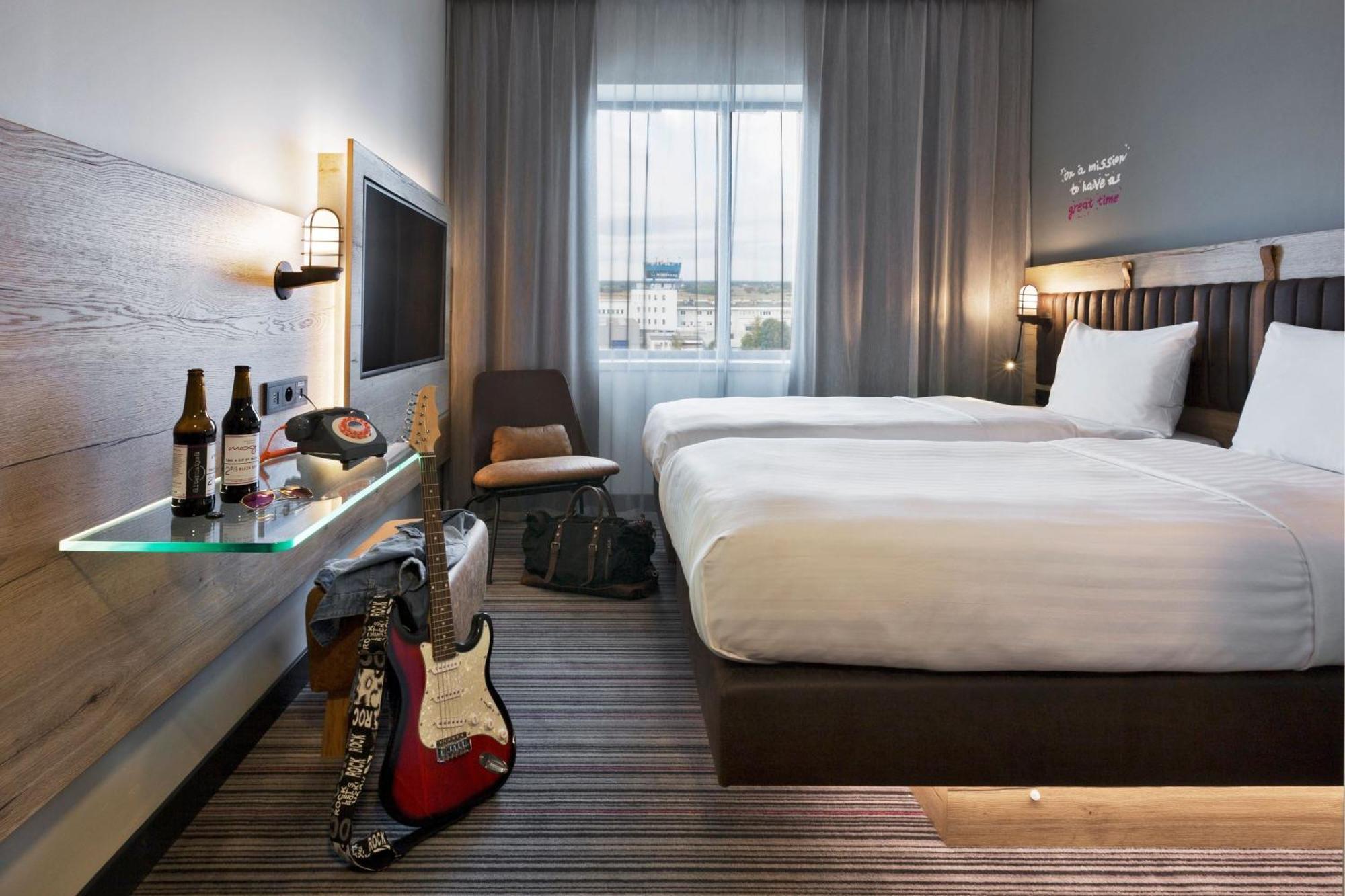 Moxy Katowice Airport Hotel Pyrzowice Exterior photo