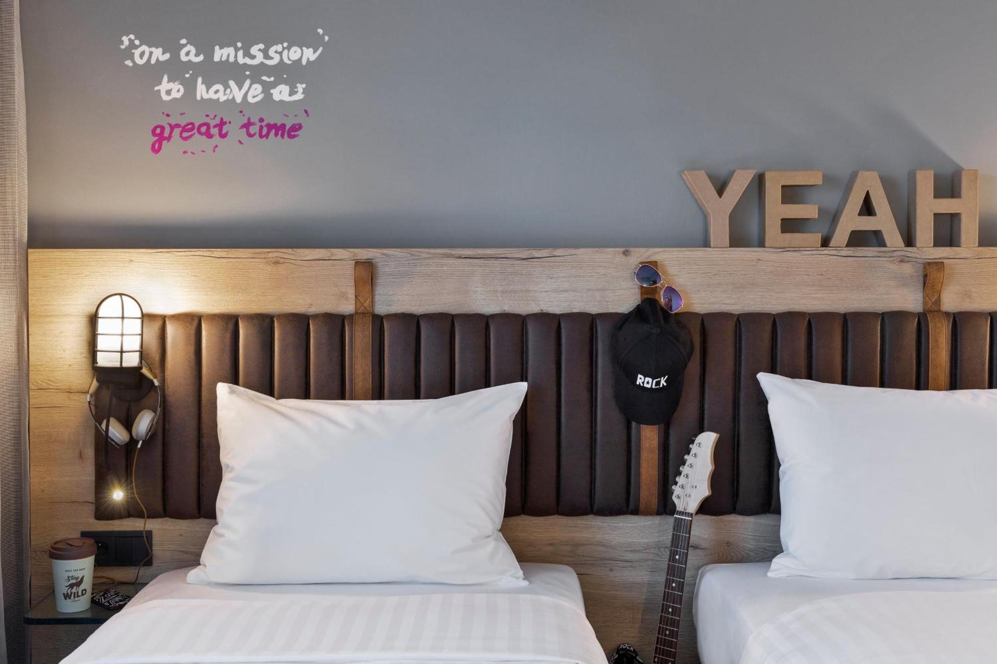 Moxy Katowice Airport Hotel Pyrzowice Exterior photo